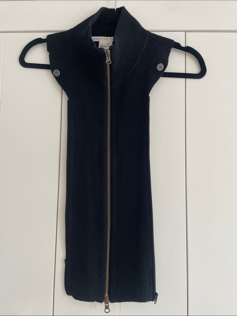 Veronica Beard Black Sleeveless Zip Knit Dickey Vest to zip into your blazers